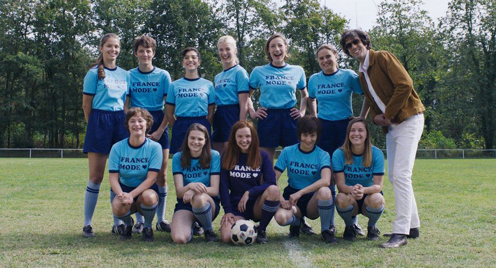  " Like boys ": When the cinema highlights women's football pioneers 